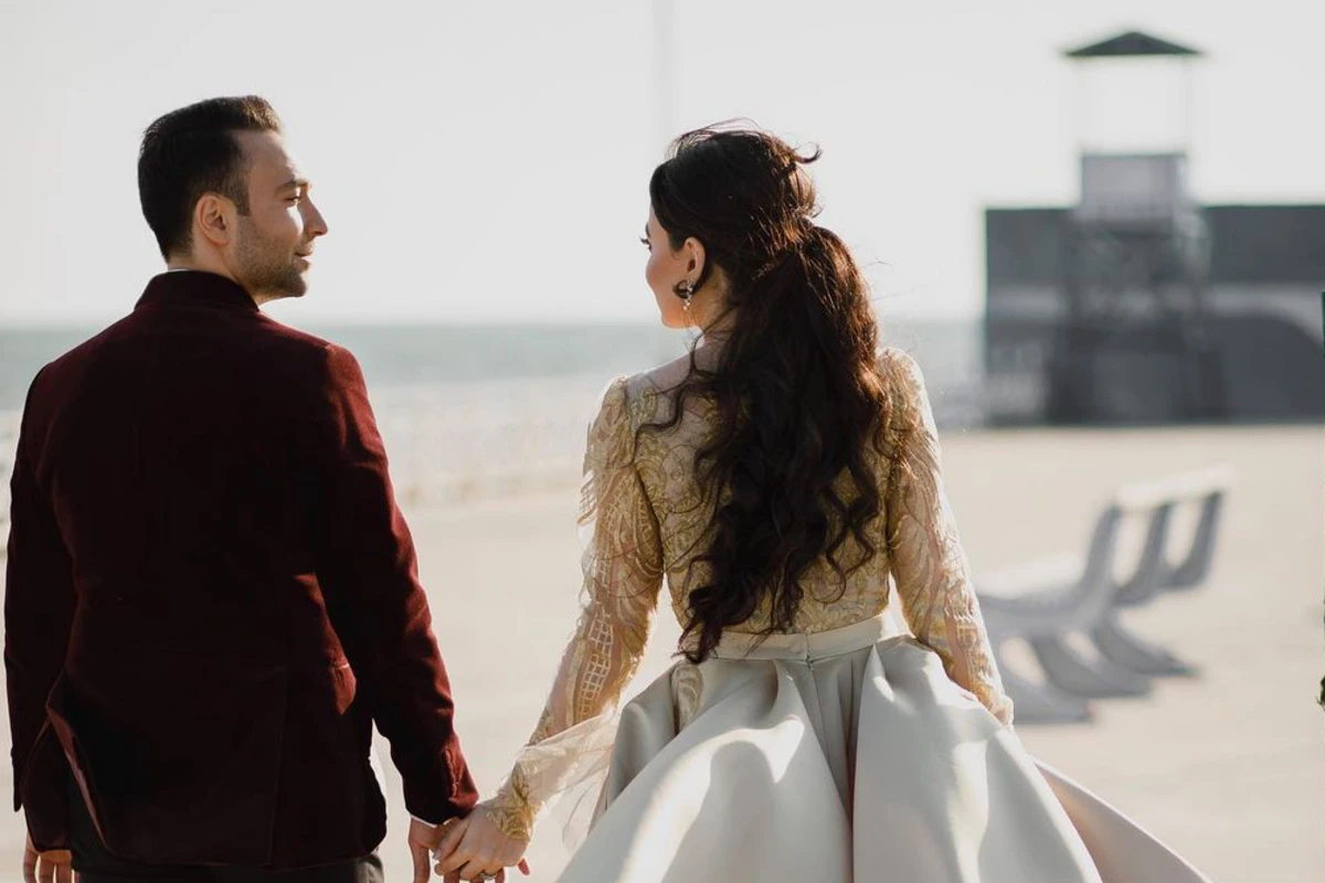 Azad Şabanovdan xanımına romantik təbrik - FOTO