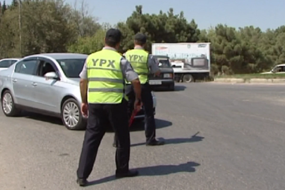 Qayda pozan sürücü saxlanıldı, qaçırılan 16 yaşlı qız xilas edildi - VİDEO