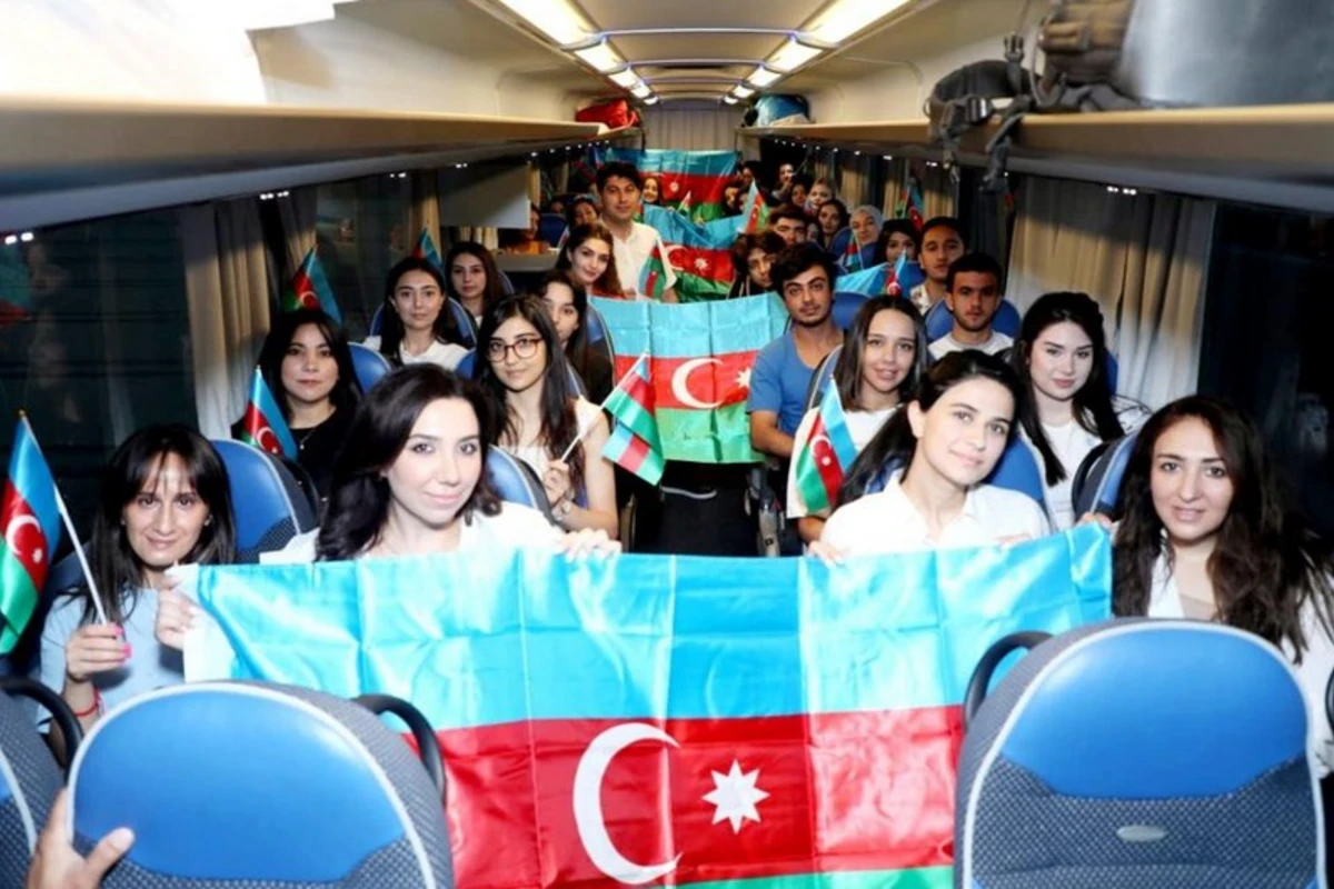 Diaspor könüllüləri Şuşaya yola düşüblər - FOTO