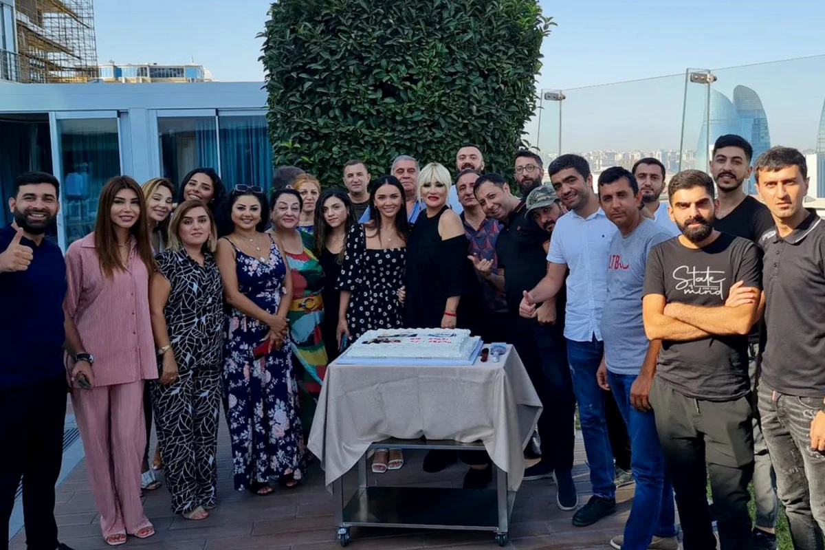 Nərgiz Məmmədova Qız atasından getdi - FOTO Nərgiz Məmmədova Qız atasından getdi - FOTO