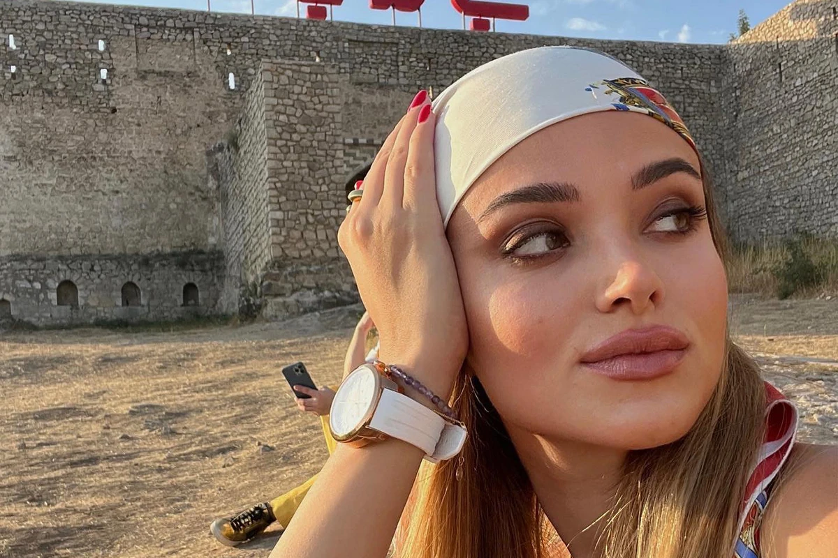 Xalq artisti Mələkxanım Eyyubovanın qızı Şuşada - FOTO