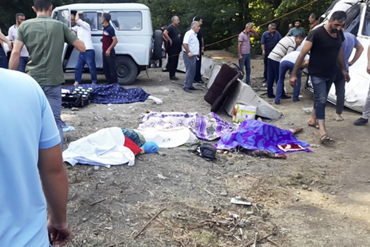 Ziyarətdən qayıdarkən qəzada həlak olan qadınların və sürücünün FOTOLARI