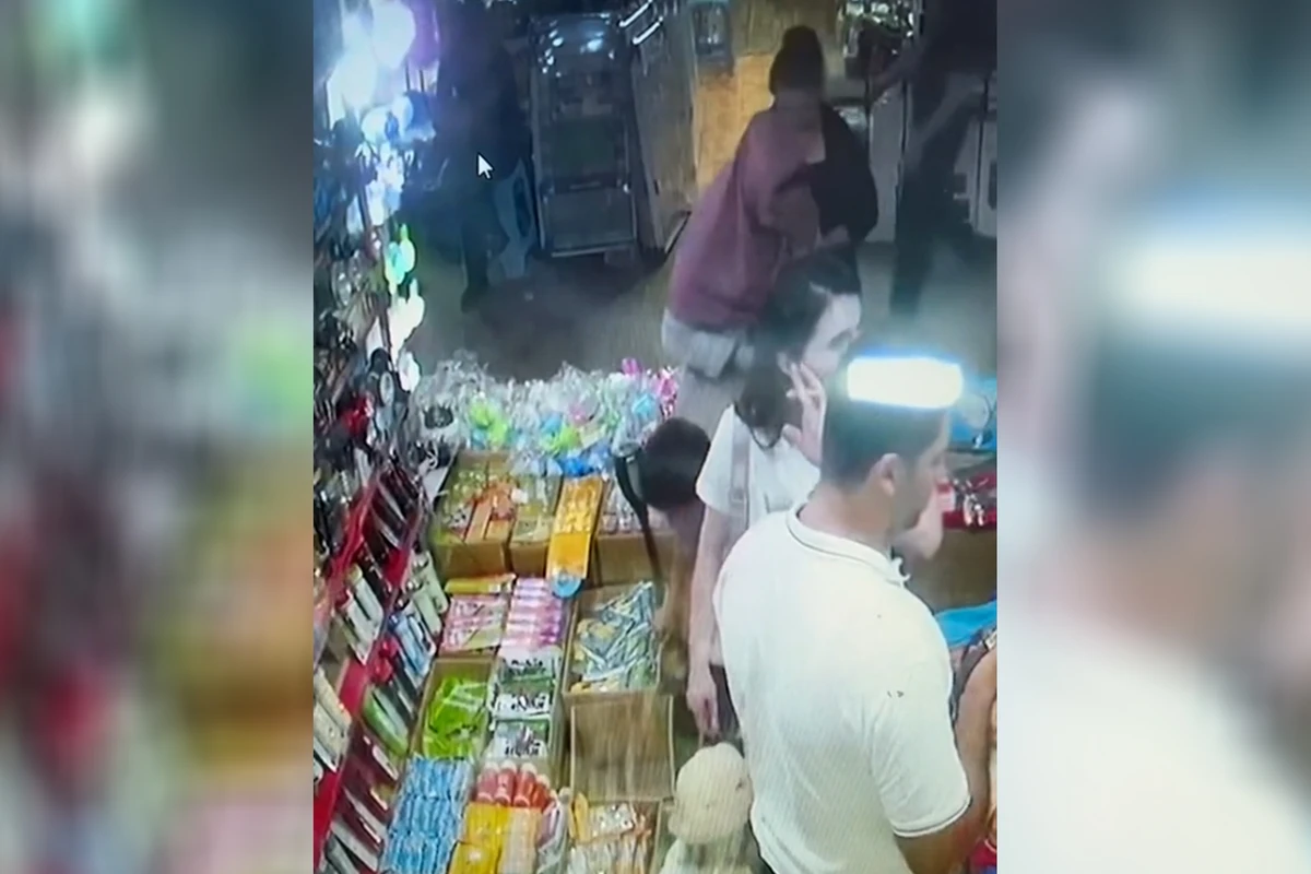 Момент кражи в одном из торговых центров столицы - ВИДЕО