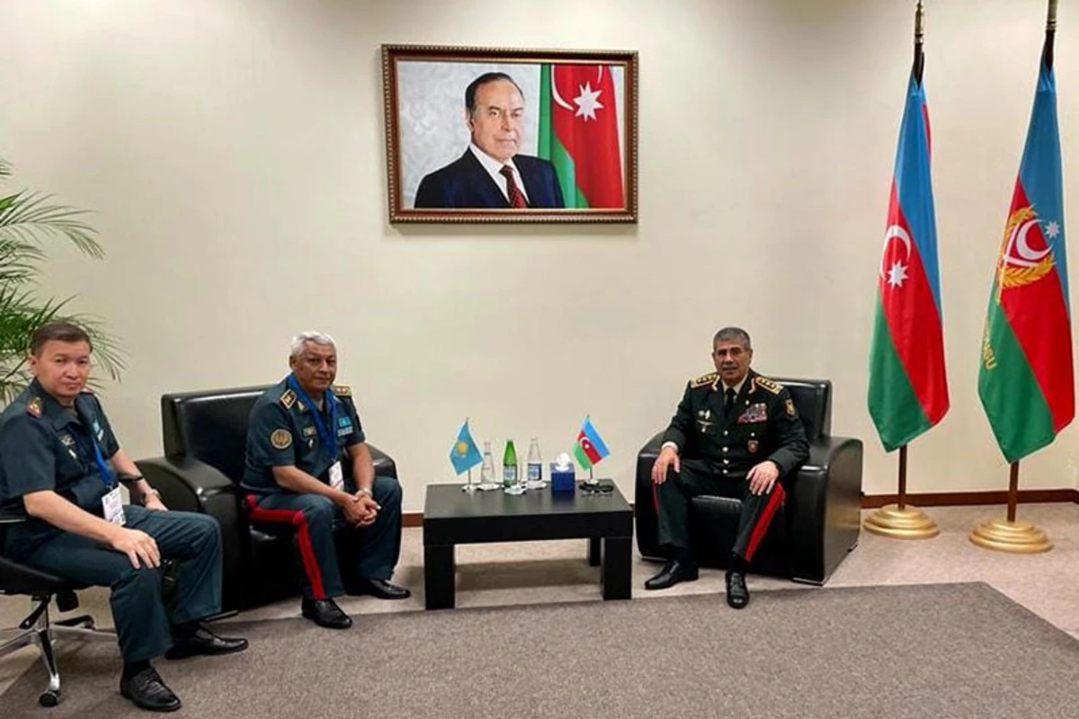 Zakir Həsənov Qazaxıstanın müdafiə nazirinin müavini ilə görüşüb - FOTO
