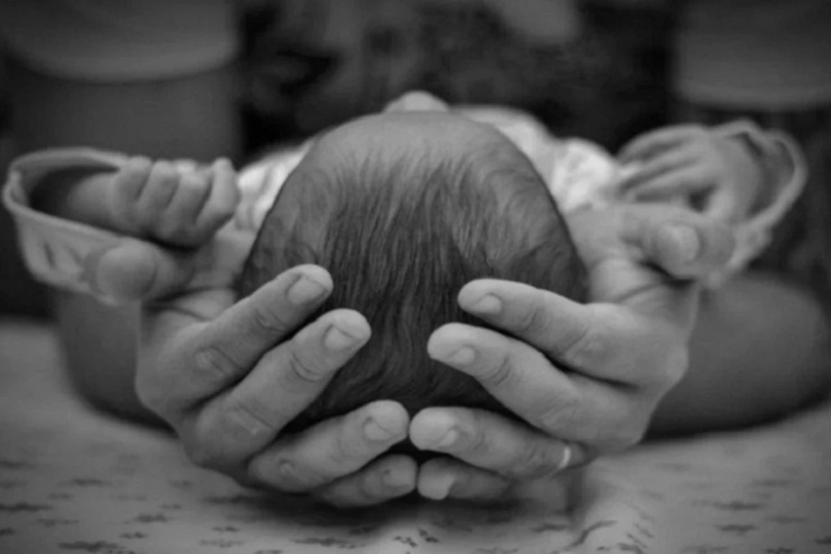 Мать 13-летней роженицы отказалась от нее и новорожденного ребенка