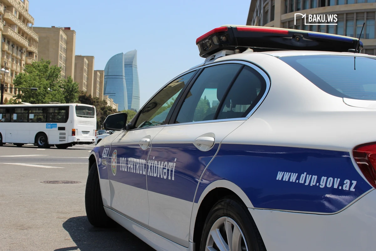 Yolu keçərkən telefondan istifadə edən piyadalara XƏBƏRDARLIQ