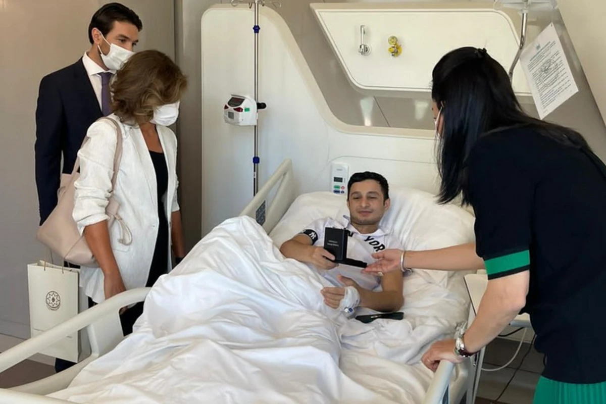 Ombudsman Türkiyədə müalicə alan qazilərə baş çəkib - FOTO