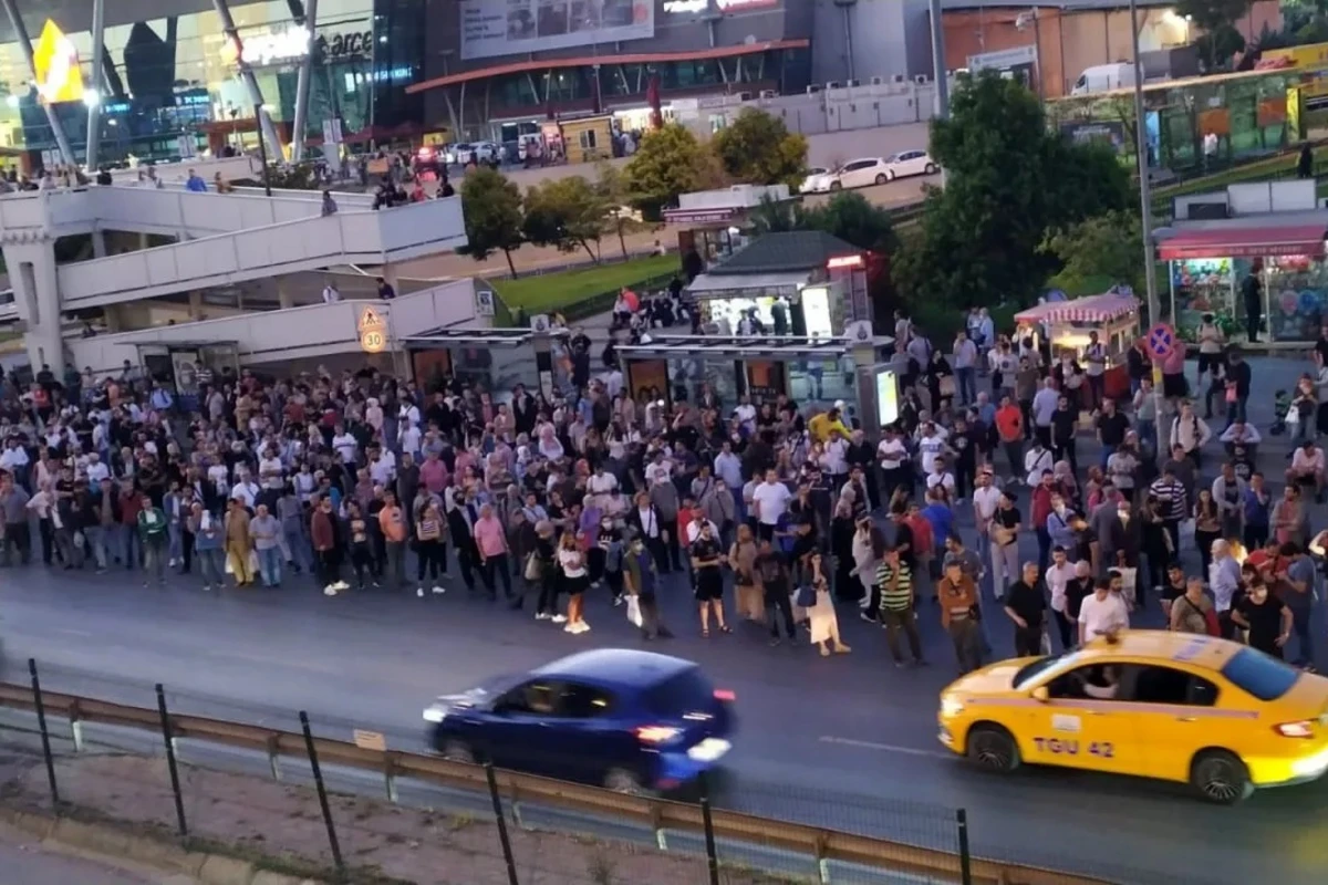 Türkiyədə dəhşətli zəncirvari qəza - Yaralılar küçələrə töküldü - VİDEO