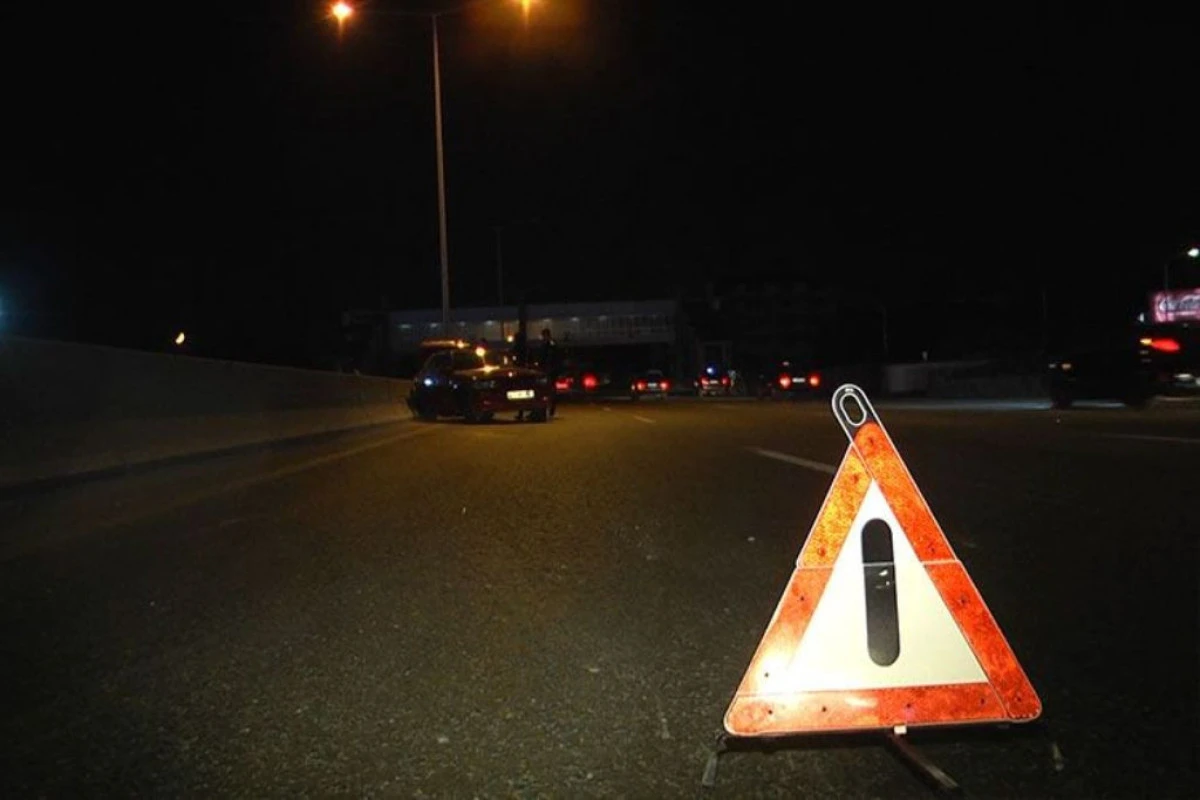 Yük avtomobili velosipedçini vurub Yük avtomobili velosipedçini vurub