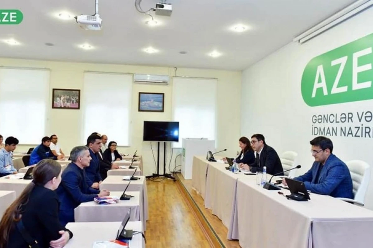 Fərid Qayıbov beynəlxalq yarışlarda uğur qazanmış idmançılarla görüşüb