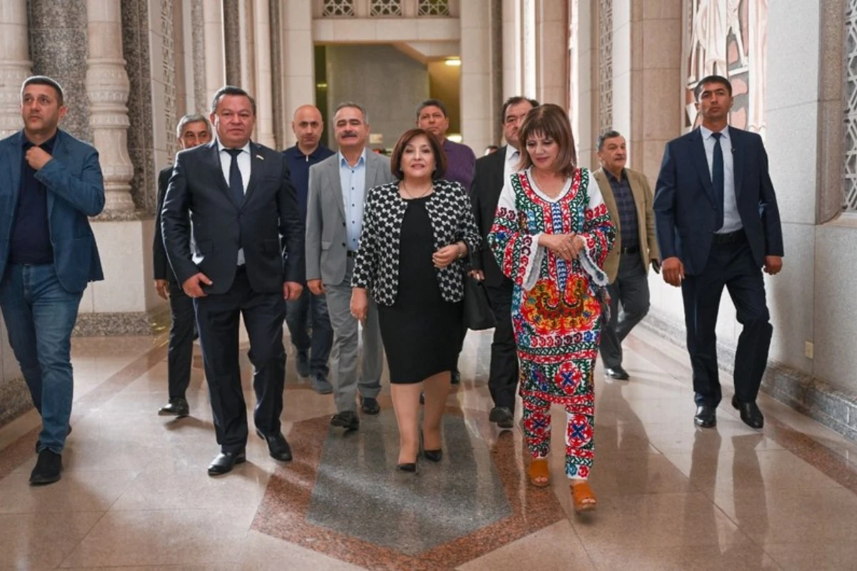 Milli Məclisin nümayəndə heyəti Düşənbədə tarixi-mədəni yerlərlə tanış olub - FOTO