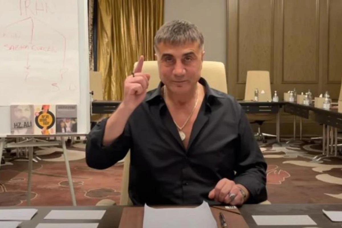 Sedat Pekerin evinə silahlı hücum olub