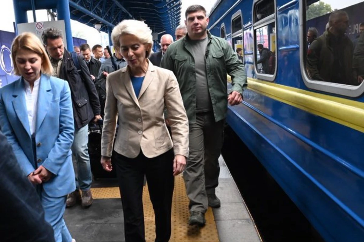 Ursula von der Leyen Kiyevdədir - FOTO Ursula von der Leyen Kiyevdədir - FOTO