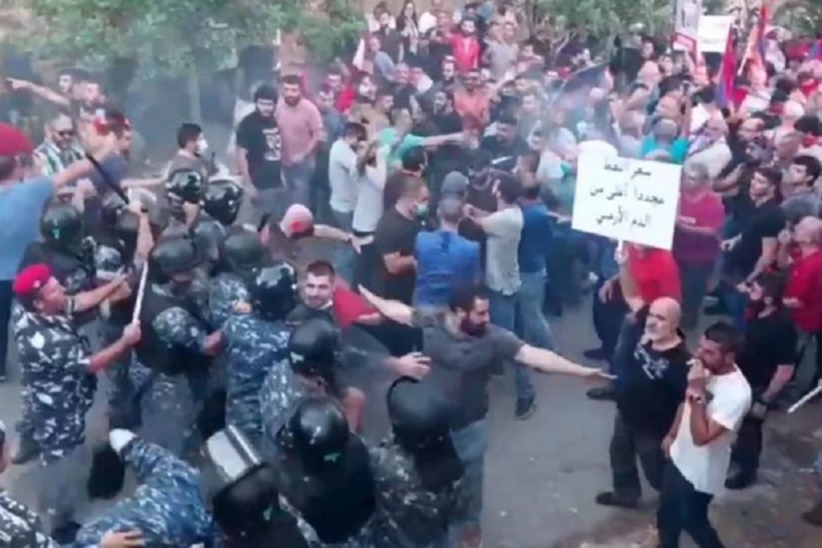 В Ливане группа армян совершила нападение на посольство Азербайджана - ВИДЕО