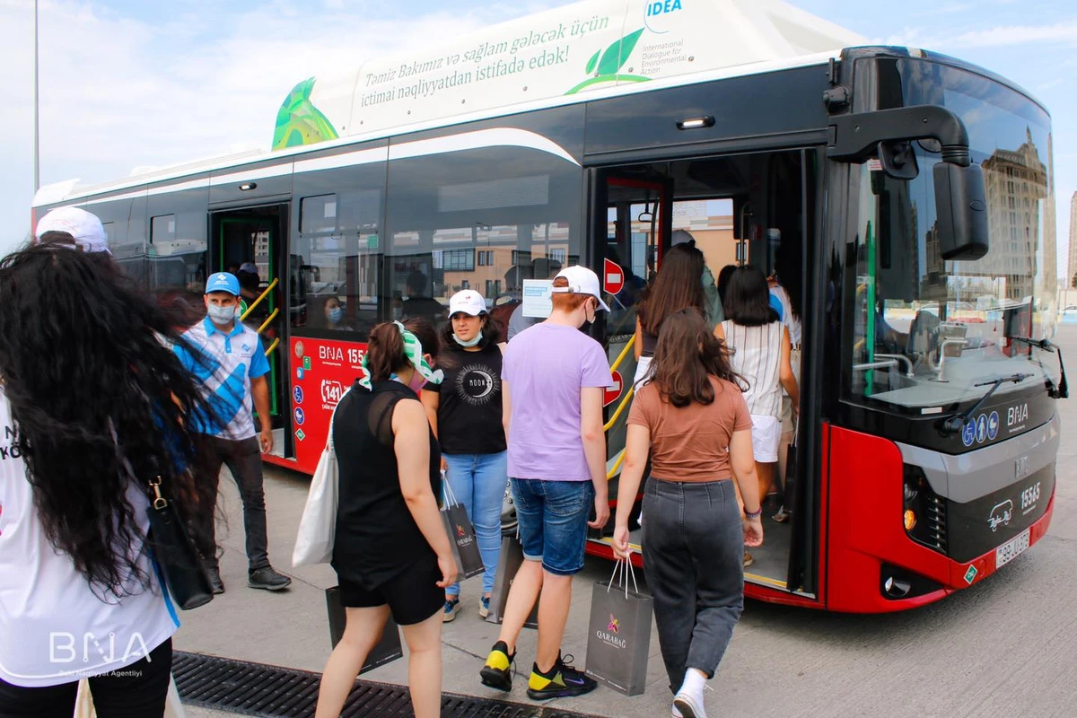 BakuBus avtobusunda qadınların kondisioner davası - VİDEO