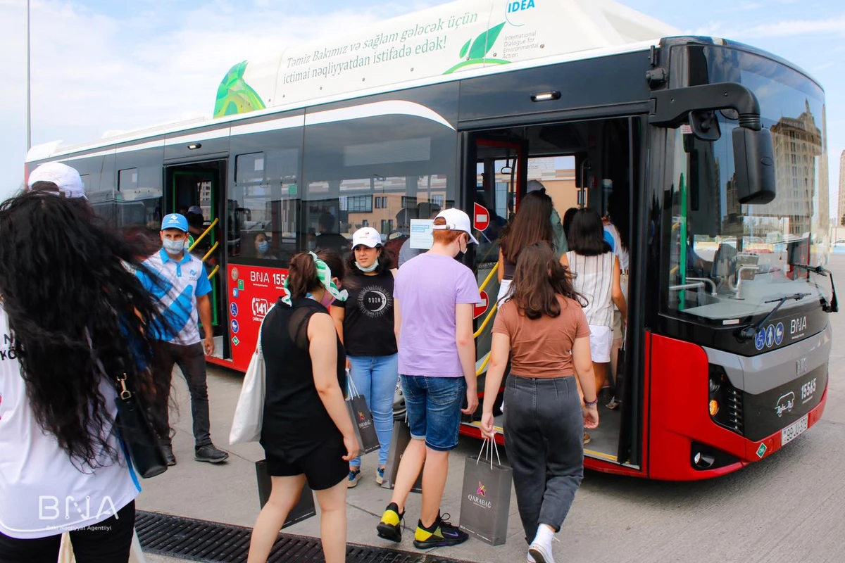 В автобусе BakuBus женщины повздорили с водителем из-за кондиционера - ВИДЕО