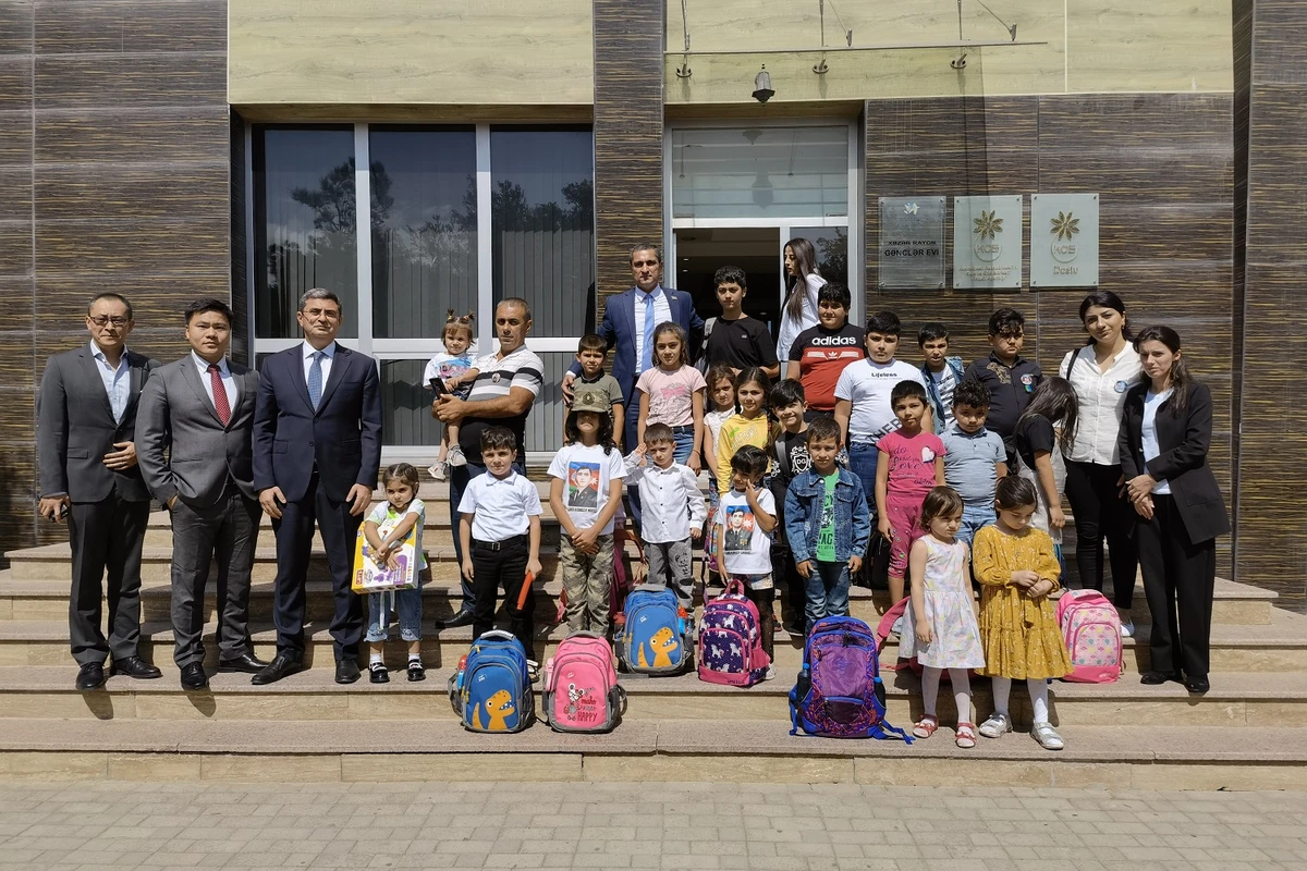 Huawei tərəfindən Azərbaycanın Xəzər rayonundan olan uşaqlara maddi dəstək göstərilib - FOTO