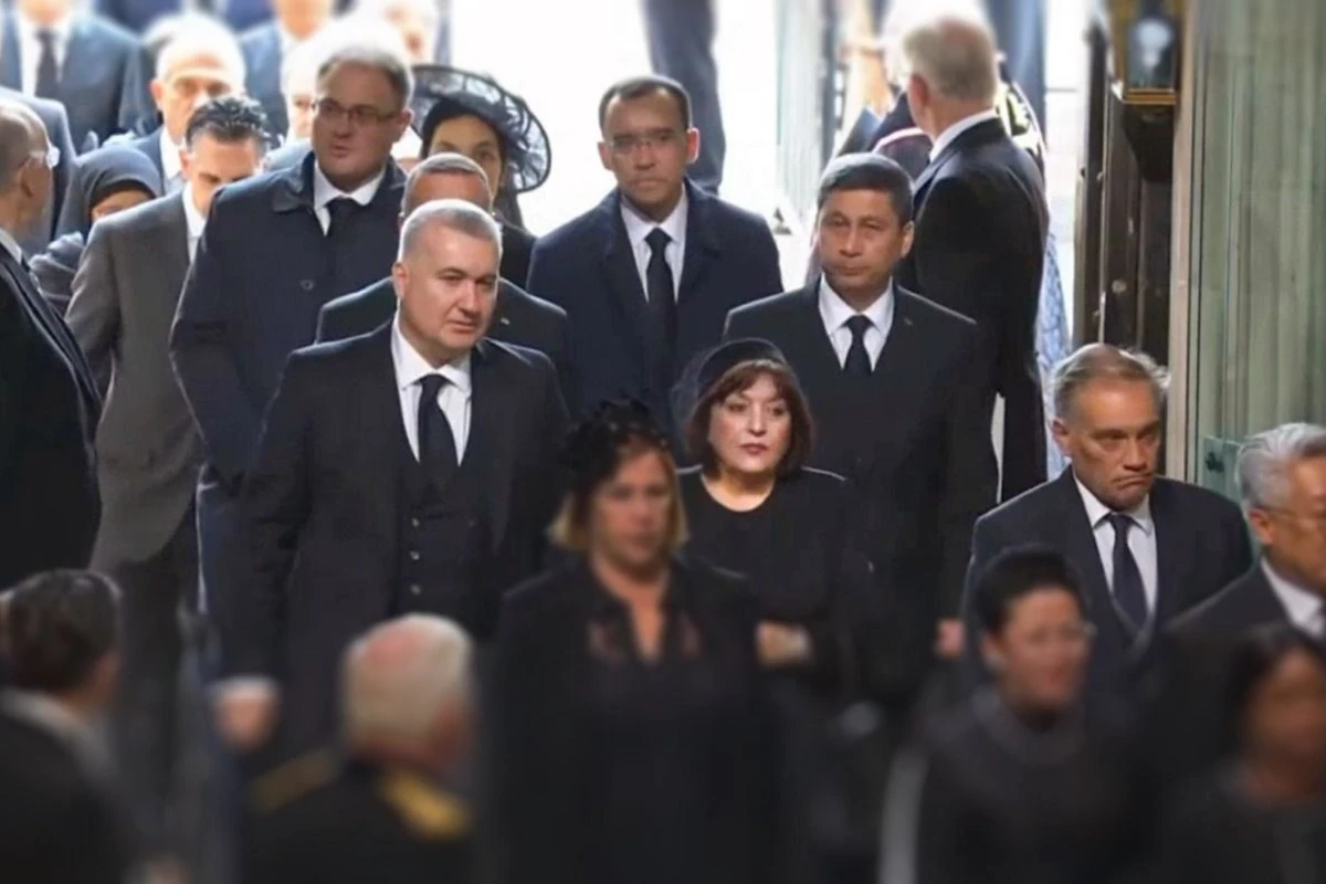 Sahibə Qafarova II Elizabetin vida mərasimində iştirak edib - FOTO