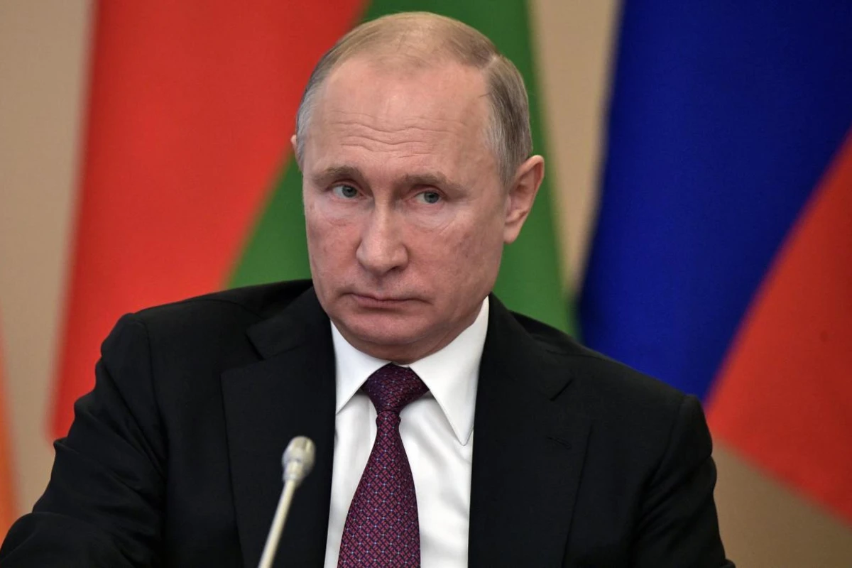Putin rəsmi Bakı və İrəvanı atəşkəs rejiminə riayət etməyə çağırıb Putin rəsmi Bakı və İrəvanı atəşkəs rejiminə riayət etməyə çağırıb