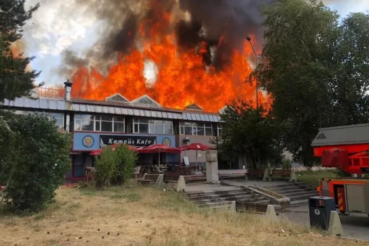 Türkiyədə Atatürk Universitetində yanğın olub - FOTO