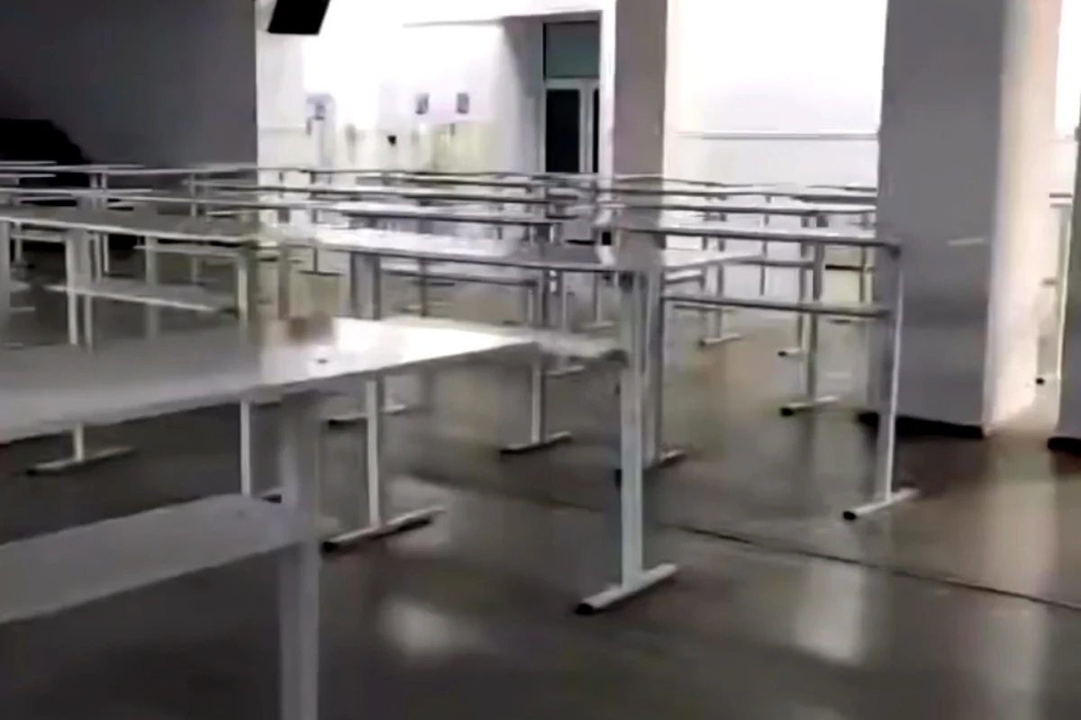 Bakıda universitetdə tələbələrə daha bir qəribə QADAĞA - VİDEO Bakıda universitetdə tələbələrə daha bir qəribə QADAĞA - VİDEO