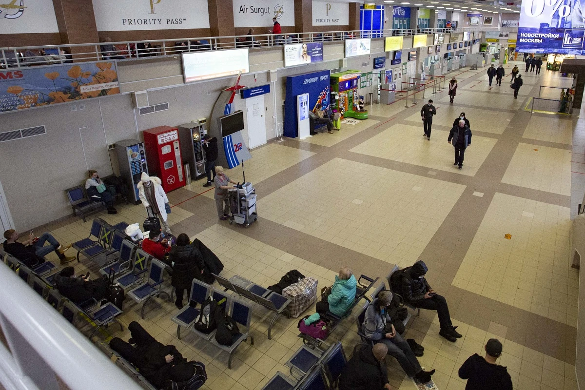 Трое граждан Азербайджана вызвали переполох в аэропорту: 50 кг чабреца вместо марихуаны - ВИДЕО