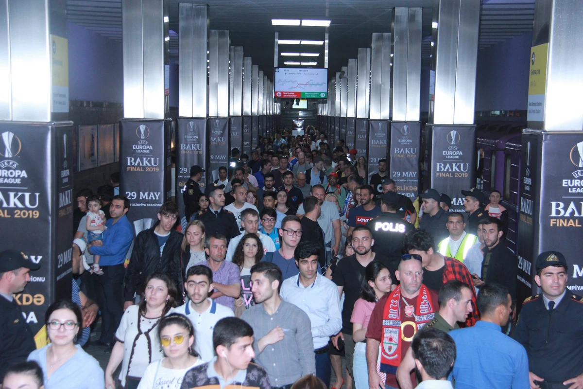 Bəzi sərnişinlərin metroya buraxılmaması məsələsinə aydınlıq gətirildi - AÇIQLAMA Bəzi sərnişinlərin metroya buraxılmaması məsələsinə aydınlıq gətirildi - AÇIQLAMA