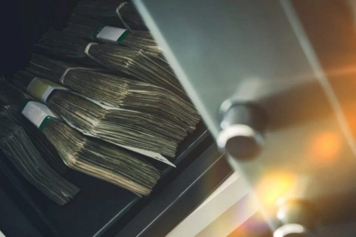Bakıda baxıcı işlədiyi evdən 100 min dollarlıq oğurluq edib - TƏFƏRRÜAT