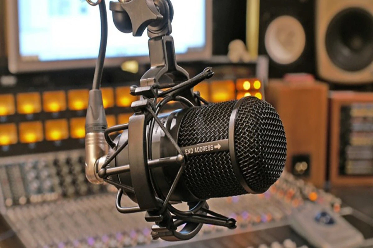 Azərbaycanda 3 radio yayımçısına lisenziya verildi - FOTO Azərbaycanda 3 radio yayımçısına lisenziya verildi - FOTO
