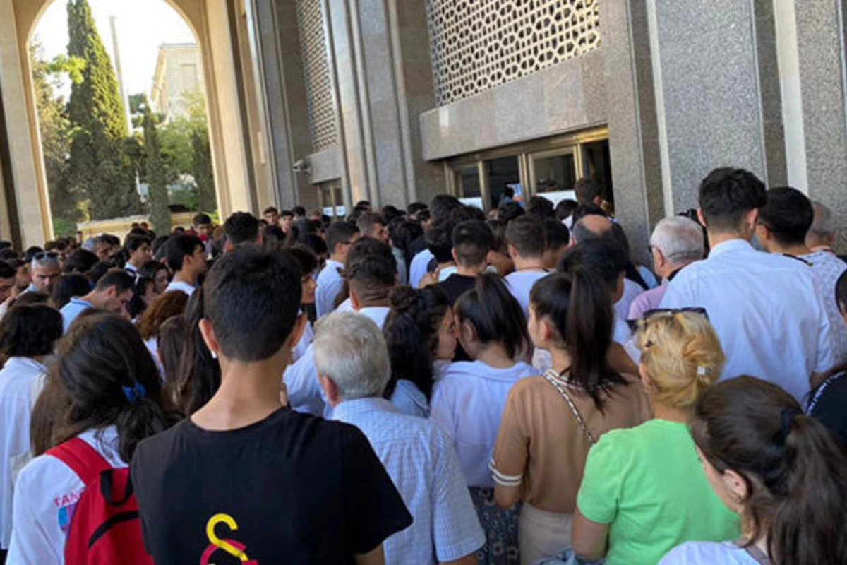 Bakı Metrosunda sıxlığı aradan qaldırmaq üçün addım atıldı - DƏHŞƏTLİ SIXLIQ YARANDI - VİDEO
