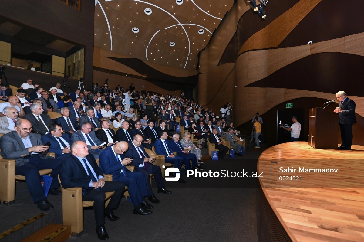 Azərbaycan jurnalistlərinin VIII qurultayında bir sıra qərarlar qəbul edilib - YENİLƏNİB + FOTO