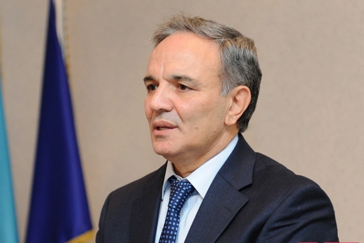 Prezident İlham Əliyev Əflatun Amaşovu təltif edib Prezident İlham Əliyev Əflatun Amaşovu təltif edib