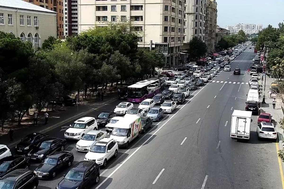 Bakıda 22 küçə və prospektdə sıxlıq var - SİYAHI
