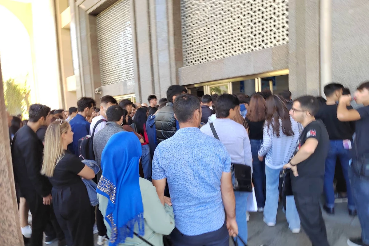 Metronun Elmlər Akademiyası stansiyasında sıxlıq - FOTO/VİDEO