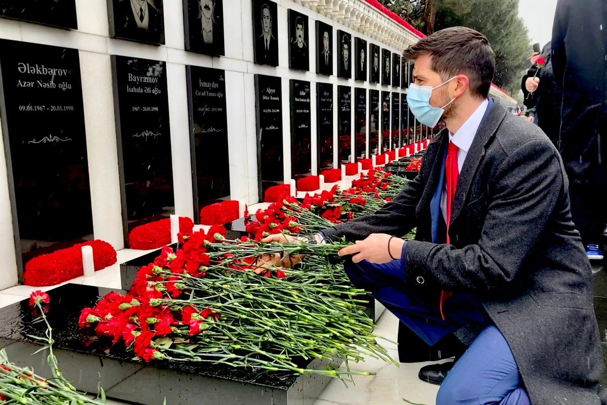İsrail səfiri Azərbaycan xalqına başsağlığı verib - FOTO