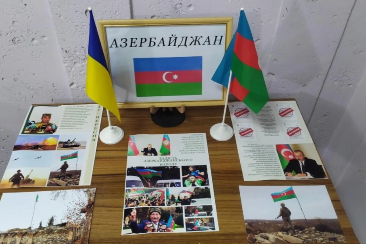 Ukraynanın Mirqorod şəhər muzeyində “Azərbaycan guşəsi” açılıb - FOTO Ukraynanın Mirqorod şəhər muzeyində “Azərbaycan guşəsi” açılıb - FOTO