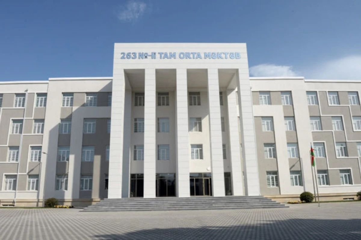Bakıda təzə açılan məktəbdən narazılıq: “Direktor əsas giriş qapısını qıfılladı” - YENİLƏNİB Bakıda təzə açılan məktəbdən narazılıq: “Direktor əsas giriş qapısını qıfılladı” - YENİLƏNİB