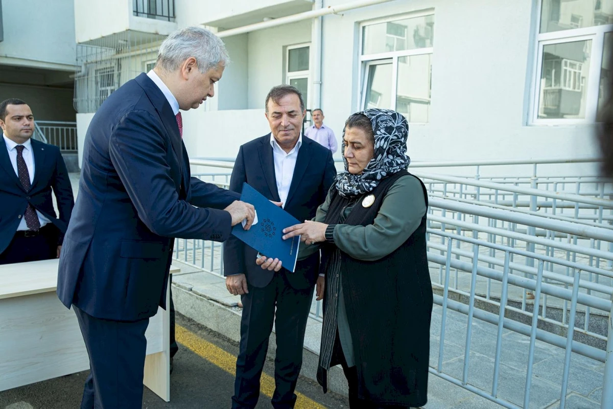 Daha 50 şəhid ailəsi və müharibə əlilinə yeni mənzillər təqdim olunub - FOTO Daha 50 şəhid ailəsi və müharibə əlilinə yeni mənzillər təqdim olunub - FOTO