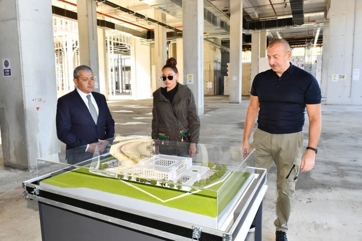 İlham Əliyev və Mehriban Əliyeva Şuşa şəhərində hotel və konfrans mərkəzində aparılan tikinti işləri ilə tanış olublar - FOTO İlham Əliyev və Mehriban Əliyeva Şuşa şəhərində hotel və konfrans mərkəzində aparılan tikinti işləri ilə tanış olublar - FOTO