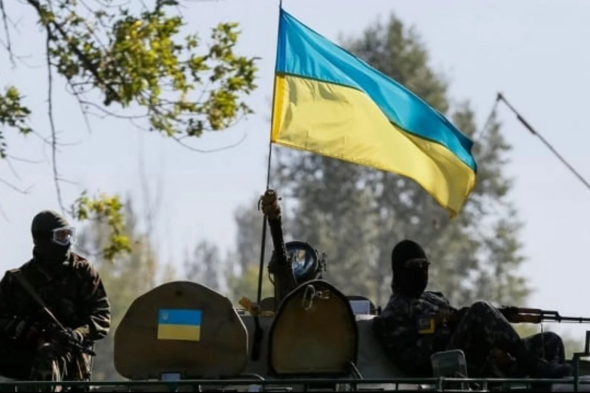 ВСУ подняли украинский флаг в Новоселовке - ВИДЕО