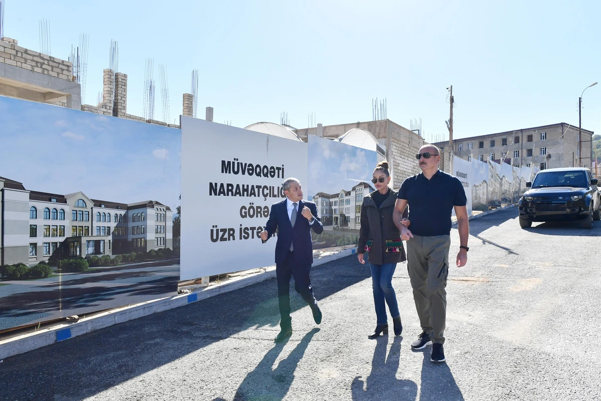 Prezident və birinci xanım Şuşa şəhəri 1 saylı tam orta məktəbin binasında tikinti işlərinin gedişi ilə tanış olublar
