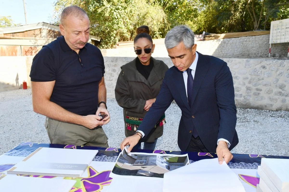 Prezident və Birinci vitse-prezident Şuşada təmir və bərpa olunan hoteldə görülən işlərlə tanış olublar - FOTO Prezident və Birinci vitse-prezident Şuşada təmir və bərpa olunan hoteldə görülən işlərlə tanış olublar - FOTO