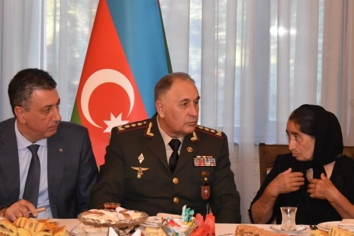 Azərbaycan Ordusunun Baş Qərargah rəisi Tbilisidə şəhid ailələri ilə görüşüb - FOTO Azərbaycan Ordusunun Baş Qərargah rəisi Tbilisidə şəhid ailələri ilə görüşüb - FOTO