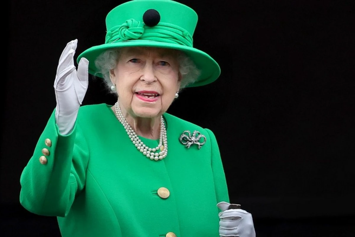 Britaniya kraliçasının rəsmi ölüm şəhadətnaməsi yayılıb