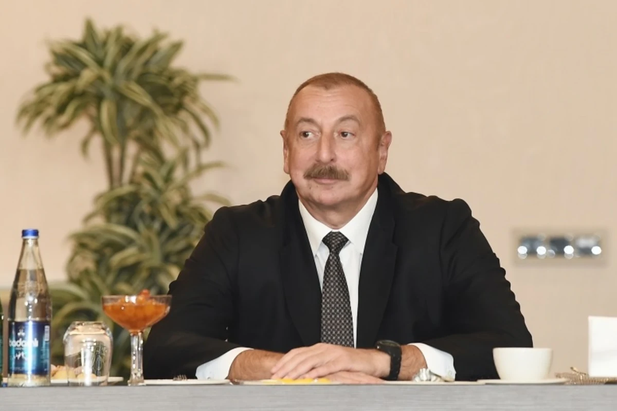 Prezident İlham Əliyevin şərəfinə rəsmi şam yeməyi verilib