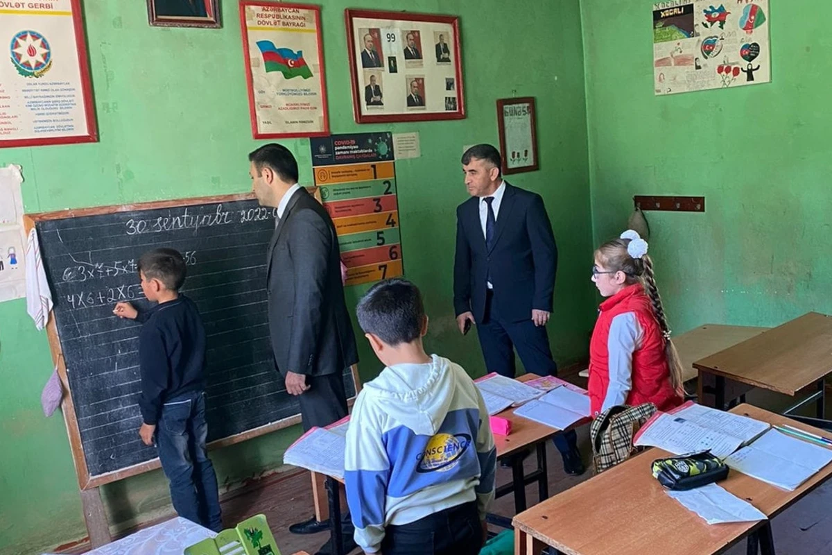 İcra başçısı direktoru məktəbdə tapa bilmədi - FOTO İcra başçısı direktoru məktəbdə tapa bilmədi - FOTO