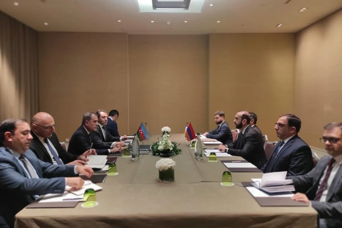 Cenevrədə Ceyhun Bayramovla Ararat Mirzoyan arasında görüş keçirilib - YENİLƏNİB Cenevrədə Ceyhun Bayramovla Ararat Mirzoyan arasında görüş keçirilib - YENİLƏNİB