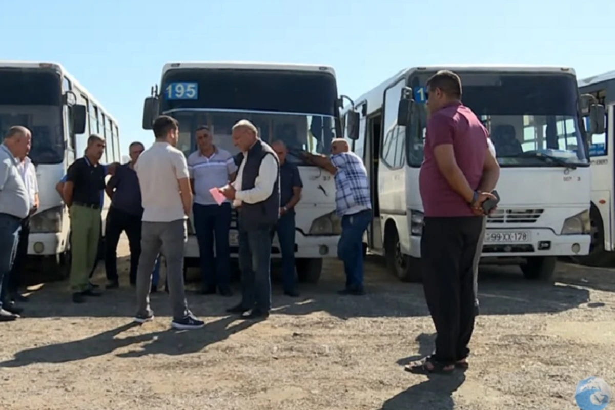 Bakıda avtobus sürücüləri sərnişinləri daşımaqdan imtina etdi - VİDEO Bakıda avtobus sürücüləri sərnişinləri daşımaqdan imtina etdi - VİDEO