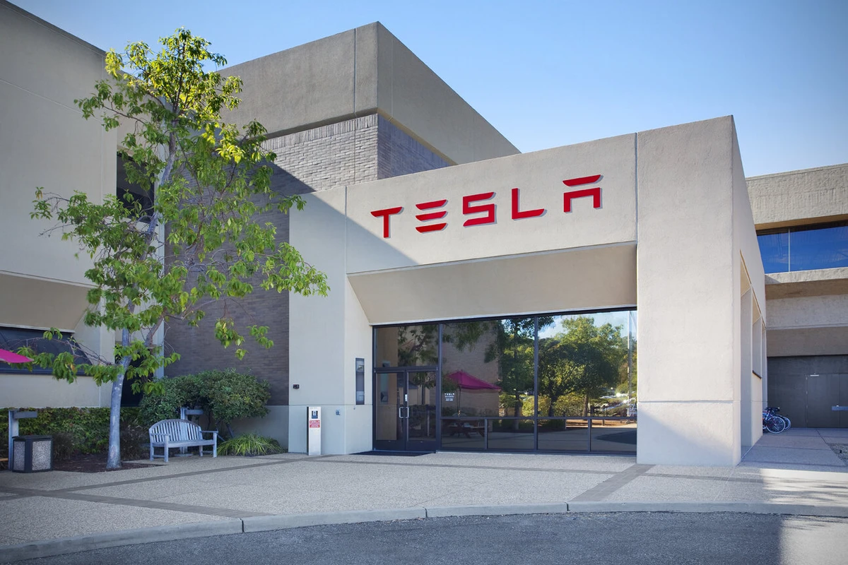 Акции Tesla рухнули после заявления Маска по Украине