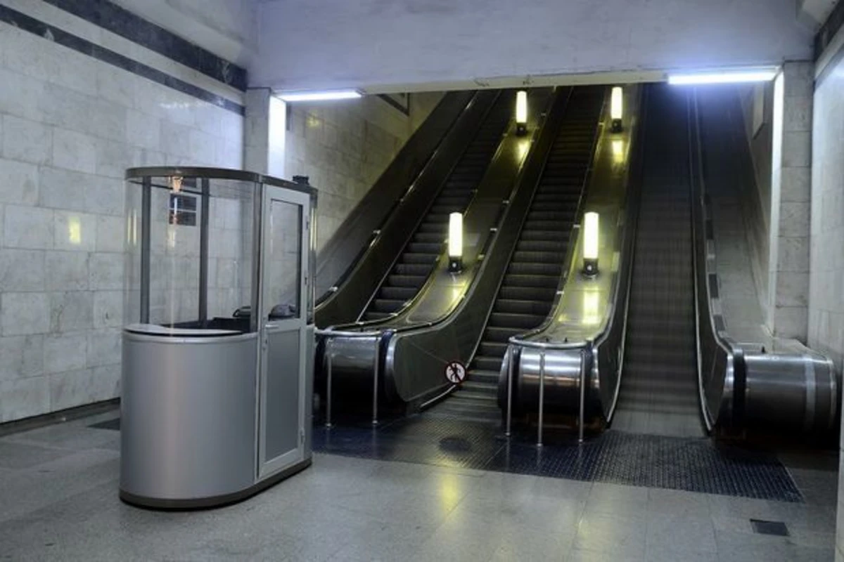 Bakı metrosunda eskalator dayandı Bakı metrosunda eskalator dayandı